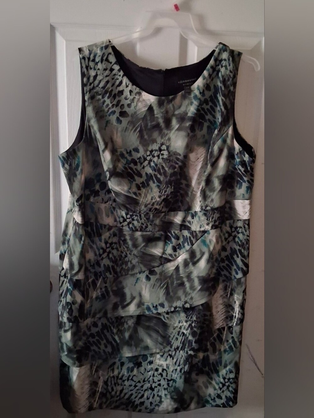 Connected Woman - Sleeveless Tiered Ruffle Casual Multicolor Dress. Size 24W